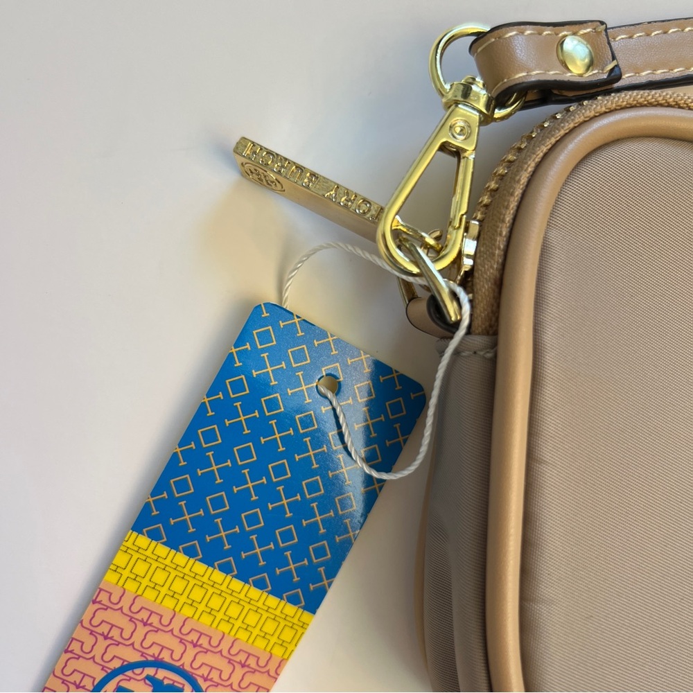 *New* Tory Burch Nylon Wristlet - Picture 2 of 4